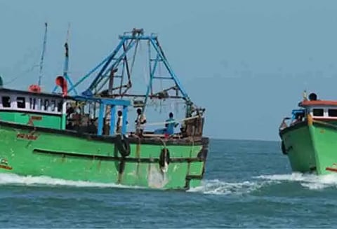 ராமேசுவரம் மீனவர்களை விரட்டியடித்த இலங்கை கடற்படை