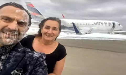 உயிர் போற நேரத்துல செல்பி தேவையா..? பெரு தம்பதியின் வைரல் பதிவு