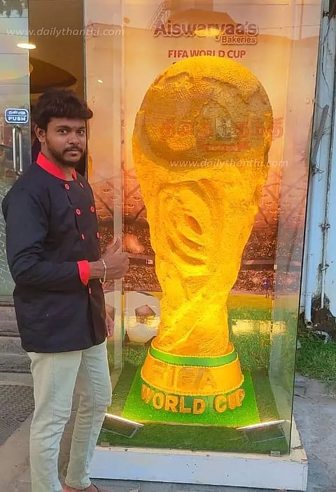 கால்பந்து உலககோப்பை 5½ அடி உயர கேக்