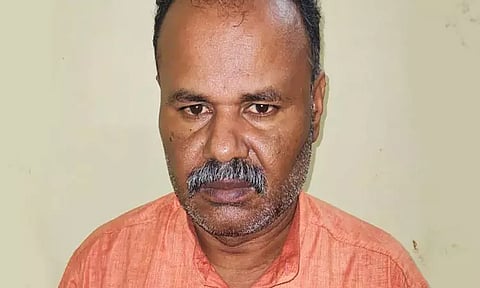 சிறுமிக்கு பாலியல் தொல்லை; போலி சாமியார் கைது உடந்தையாக இருந்த தாயும் சிக்கினார்