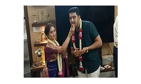 நிச்சயதார்த்தம் நடந்த நிலையில் நடிகர் வித்யாபரண்-நடிகை வைஷ்ணவி கவுடாவின் திருமண பந்தம் முறிந்தது