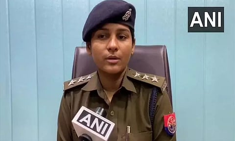 உ.பி.: அனாதையாக நின்ற கன்டெய்னர் லாரியில் உயிரற்று கிடந்த 29 பசுக்கள்