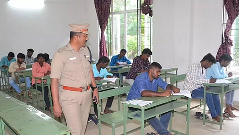 திண்டுக்கல்லில் 9 ஆயிரத்து 887 பேர் போலீஸ் தேர்வு எழுதினர்