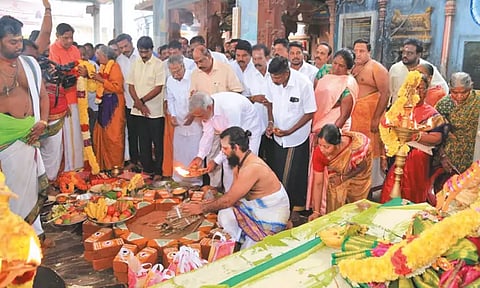 தைப்பூசத்தை முன்னிட்டு பழனி பாதயாத்திரை பக்தர்களுக்கு அன்னதானம்