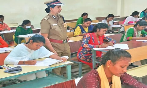 செங்கல்பட்டு மாவட்டத்தில் போலீஸ் வேலைக்கு 4,062 பேர் தேர்வு எழுதினார்கள்