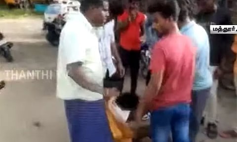 பெண்ணை ஏமாற்றிய போலி சாமியார் - தர்ம அடி கொடுத்த குடும்பத்தினர்