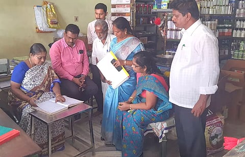 உரம் விற்பனை நிலையங்களில் அதிகாரிகள் திடீர் ஆய்வு