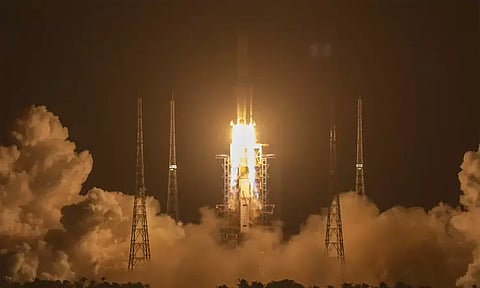 அமெரிக்காவுக்கு போட்டியாக நிலவுக்கு மனிதர்களை அனுப்பும் திட்டத்தை வெளியிட்டது சீனா