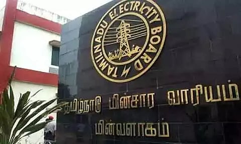 மின் இணைப்புடன் ஆதார் எண்ணை இணைக்க பணம் வாங்கினால் நடவடிக்கை எடுக்கப்படும் - மின்வாரியம் எச்சரிக்கை