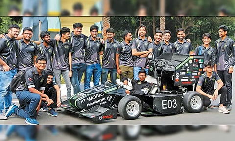 சென்னை ஐ.ஐ.டி.யில் மின்சார பந்தயகாரை உருவாக்கி மாணவர்கள் சாதனை