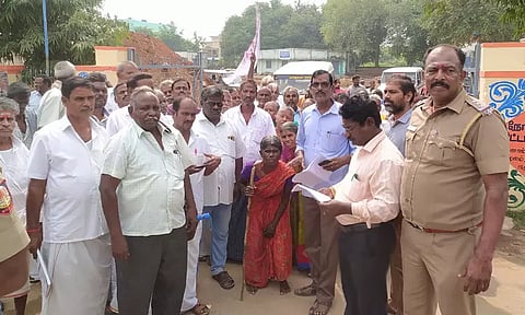 மாற்றுத்திறனாளிகள் காத்திருப்பு போராட்டம்