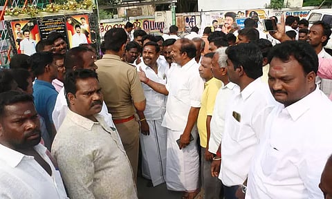 அ.தி.மு.க. கொடிக்கம்பம் அமைக்க அனுமதி மறுப்பு