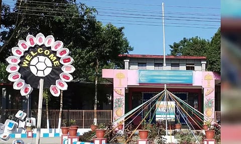 5 மாத கர்ப்பிணி ஆசிரியை மாணவர்களால் கொடூரமாக தாக்கப்பட்டார்...!