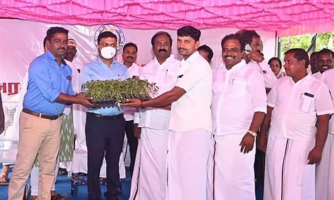 208 பயனாளிகளுக்கு நலத்திட்ட உதவிகள்