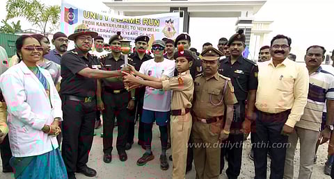 ஒற்றுமை சுடர் ஏந்தி வந்த தேசிய மாணவர்படை குழு