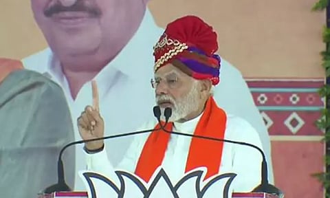 குஜராத்தில் 2-ஆம் கட்ட தேர்தல்: அரசியல் கட்சித் தலைவர்கள் அனல் பறக்கும் பிரசாரம்