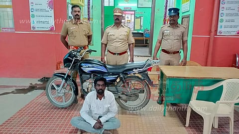 மோட்டார் சைக்கிள் திருடியவர் கைது