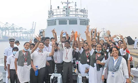 கடற்படை தினத்தையொட்டி 540 மாணவர்கள் கப்பலில் பயணம்