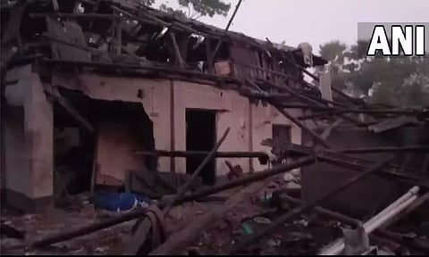 மே.வங்கத்தில் திரிணாமுல் காங்கிரஸ் கட்சி தலைவர் வீட்டில் குண்டு வெடித்ததில் 2 பேர் உயிரிழப்பு!