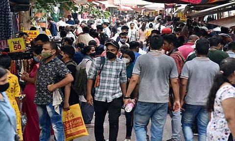 டெல்லி மாநகராட்சி தேர்தல்: போலீசார் ரோந்து பணி; அனைத்து கடைகளும் நாளை மூடப்படும்