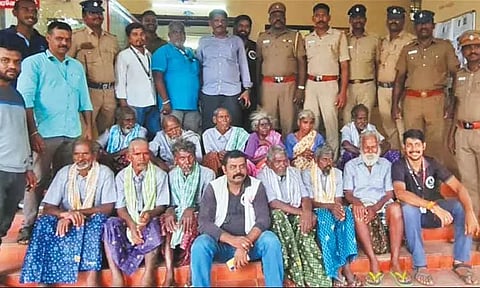 மனிதாபிமானமின்றி உறவுகளால் கைவிடப்படும் முதியோர் தாம்பரம் ரெயில், பஸ் நிலையங்களில் தஞ்சம் - மனிதநேயத்துடன் கை கொடுக்கும் போலீசார்