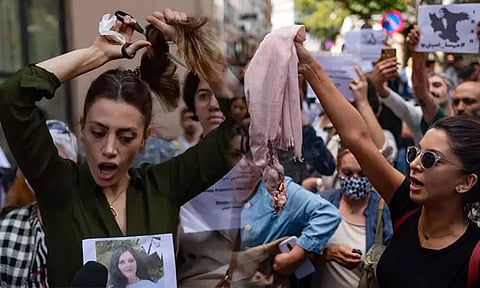 ஹிஜாப் எதிர்ப்பு போராட்டத்தின் முதல் வெற்றி: 'அறநெறி போலீஸ்' பிரிவை கலைத்த ஈரான்