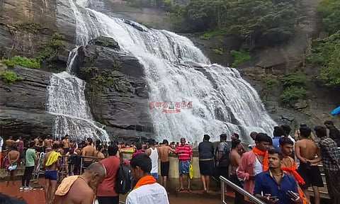 குற்றாலம் மெயின் அருவியில் குளிக்க அனுமதி...! சுற்றுலா பயணிகள் மகிழ்ச்சி...