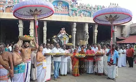 ஸ்ரீரங்கம் ரெங்கநாதர் கோவிலுக்கு வஸ்திர மரியாதை