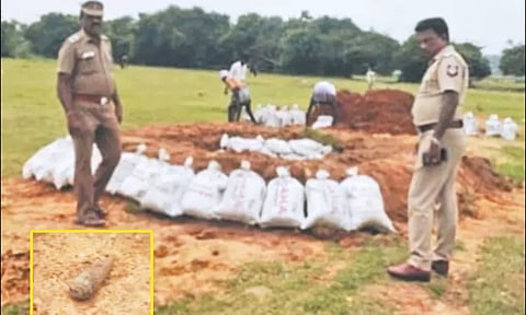 பெரியபாளையம் அருகே பள்ளம் தோண்டிய போது ராக்கெட் வெடிகுண்டு சிக்கியதால் பரபரப்பு