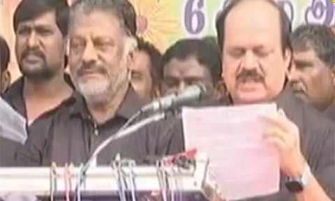 தொண்டர்களை ஒன்றிணைப்போம்: அதிமுகவை வெற்றியடைய செய்வோம்- ஓபிஎஸ் தலைமையில் உறுதிமொழி ஏற்பு