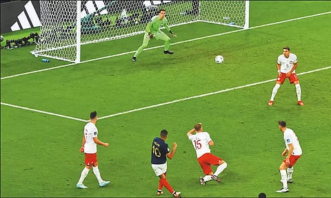 உலகக் கோப்பை கால்பந்து போட்டியில் பிரான்ஸ் அணியின் வெற்றியை கொண்டாடிய அதிபர் மேக்ரான்!