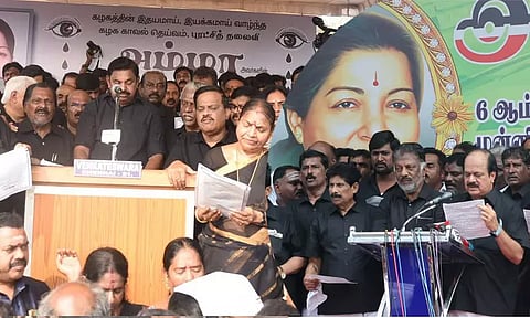 துரோகிகளை தூள் தூளாக்குவோம்.- இ.பிஎஸ். ; ஒற்றுமை காப்போம். ஒருங்கிணைவோம்- ஓ.பி.எஸ் -ஜெயலலிதா நினைவிடத்தில் உறுதி மொழி