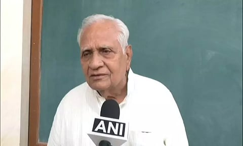 குஜராத் சட்டசபை தேர்தல்: பிரதமர் மோடி பற்றி உணர்ச்சி வசப்பட்டு பேசிய அவரது சகோதரர்