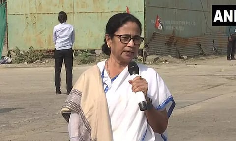 ஜி-20 சின்னம் விவகாரம்; தாமரை மலரை பயன்படுத்த மம்தா பானர்ஜி கடும் எதிர்ப்பு