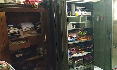 ஓய்வுபெற்ற கிராம நிர்வாக அலுவலர் வீட்டில் ரூ.16 லட்சம் நகை, பணம் கொள்ளை