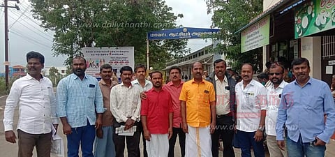 கலெக்டர் அலுவலகத்தில் நாம் தமிழர் கட்சியினர் மனு