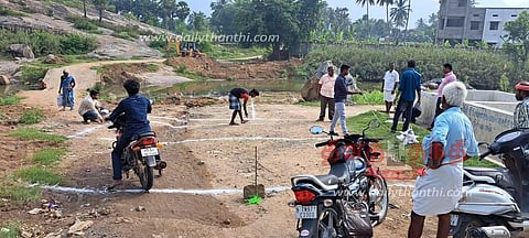 படவேடு கமண்டல நதி மீது மேம்பாலம் அமைக்க அளவீடு செய்யும் பணி