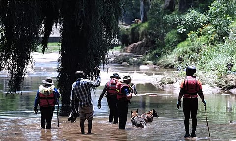 தென்ஆப்பிரிக்க ஆற்றங்கரையில் மத சடங்குக்காக கூடியவர்களை வெள்ளம் அடித்து சென்றது 14 பேர் பரிதாப பலி