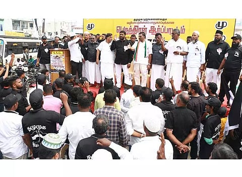 அயோத்தியில் பாபர் மசூதி கட்ட வலியுறுத்தி விழுப்புரத்தில் முஸ்லிம் அமைப்பினர் ஆர்ப்பாட்டம்