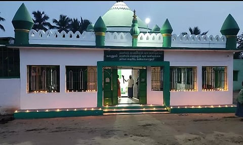 கானூர் தர்காவில் கார்த்திகை தீப வழிபாடு