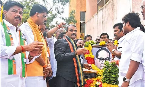 66-வது ஆண்டு நினைவு தினம்: அம்பேத்கர் படத்துக்கு அரசியல் கட்சி தலைவர்கள் மரியாதை