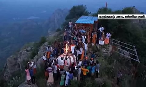 குமரி: 1,800 அடி உயர மருந்துவாழ் மலை உச்சியில் ஏற்றப்பட்ட கார்த்திகை மகாதீபம்