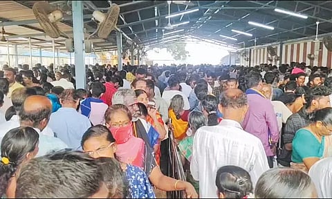 கார்த்திகை தீப திருவிழா சிறுவாபுரி முருகன் கோவிலில் அலைமோதிய பக்தர்கள் கூட்டம்