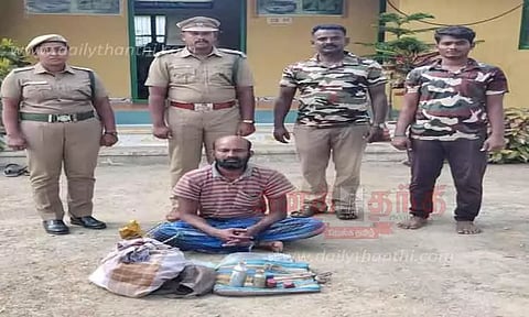 அம்மாபேட்டை அருகே பரபரப்பு சம்பவம் வனத்துறையினரை நோக்கி துப்பாக்கியால் சுட்டு தப்பிய வேட்டை கும்பல்