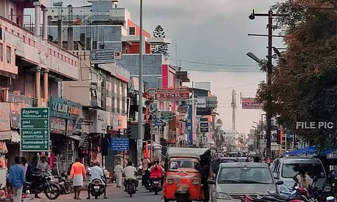 காரைக்கால்: சாலையோரத்தில் பேனர்கள் அமைக்க தடை- மாவட்ட கலெக்டர் உத்தவு