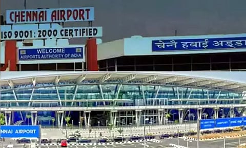 புயல் எச்சரிக்கை எதிரொலி: சென்னை விமான நிலையத்தில் அவசர கால ஏற்பாடுகள் தயார் - சிறிய ரக விமானங்களை பாதுகாக்க நடவடிக்கை