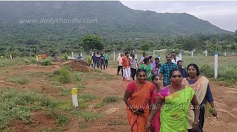 தோரணமலை முருகன் கோவிலில் பக்தர்கள் கிரிவலம்