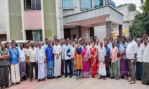 பாளையங்கோட்டை மார்க்கெட்டில் பொங்கல் பண்டிகைக்கு பிறகு புதிய கட்டுமான பணியை தொடங்க வேண்டும்