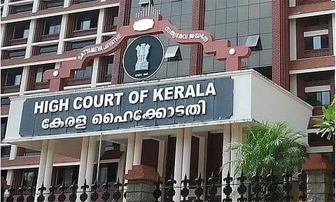 செனட் உறுப்பினர்கள் பதவி நீக்கம் சிறுபிள்ளைத்தனமானது: கேரள கவர்னருக்கு ஐகோர்ட்டு கண்டனம்