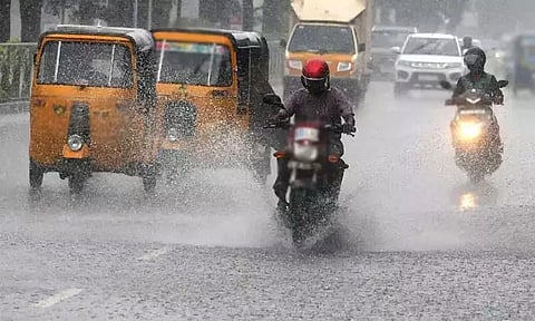 தமிழகத்தில் அடுத்த 3 மணி நேரத்தில் 4 மாவட்டங்களில் பலத்த மழைக்கு வாய்ப்பு